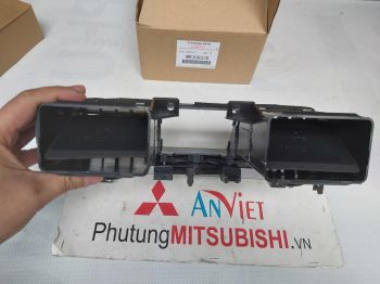Cửa gió điều hòa trung tâm xe Mitsubishi Pajero