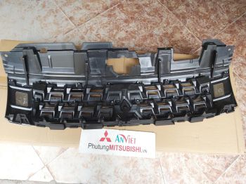 Mặt ca lăng xe Mitsubishi Pajero V93 và V73