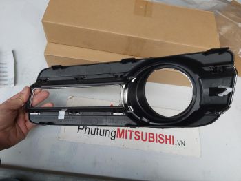 Ốp đèn gầm xe Mitsubishi Pajero ngân hàng 