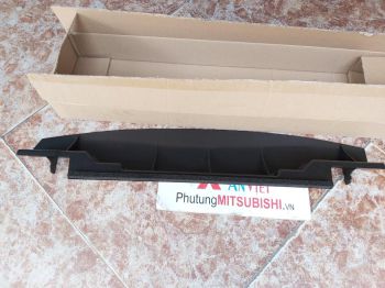Tấm nhựa che ca lăng xe mitsubishi Xpander