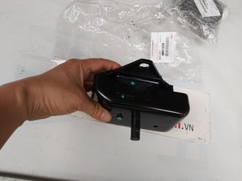 Chân máy xe Mitsubishi Triton 