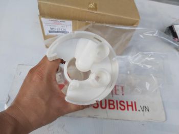Lọc nhiên liệu xe Mitsubishi Pajero V93 và V73