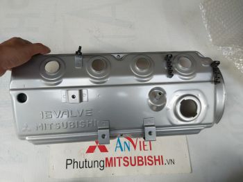 Nắp mặt máy xe Mitsubishi Jolie