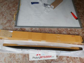 Ốp đèn soi biển số xe Mitsubishi Pajero Sport 2019