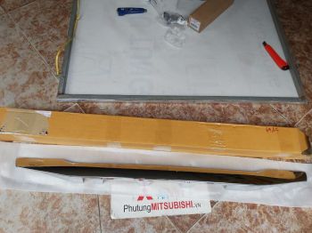 Ốp ngang cửa hậu xe Mitsubishi Pajero Sport