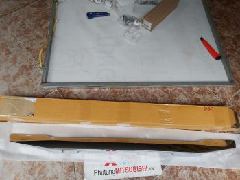 Ốp mạ cửa hậu xe Mitsubishi Pajero Sport