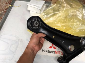 Càng a xe mitsubishi Mirage