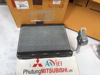 Dàn lạnh trong táp lô xe Mitsubishi Pajero Sport