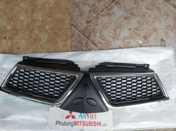 Mặt ca lăng Mitsubishi Pajero Sport