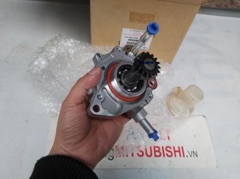 Bơm chân không xe mitsubishi Pajero Sport 