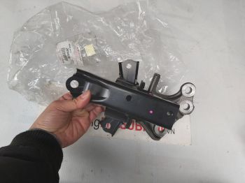 Chân hộp số xe mitsubishi Attrage