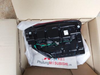 Đèn hậu bên lái xe Mitsubishi Triton 2020