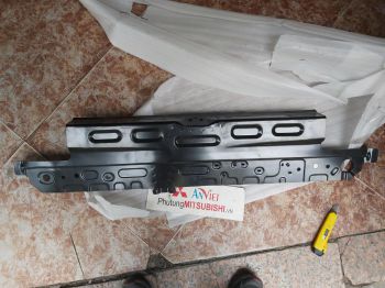 Vách ngăn cốp sau xe mitsubishi Xpander