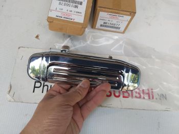 Tay mở cửa Mitsubishi Pajero