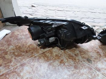 Đèn pha bên lái xe Mitsubishi Triton mý đen