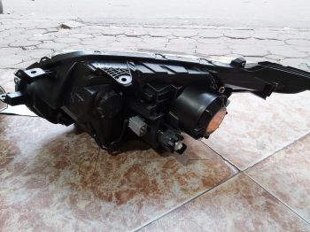 Đèn pha bên phụ xe Mitsubishi Triton mý đen