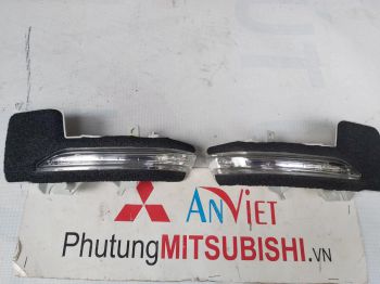 Đèn xi nhan gương bên lái xe Mitsubishi Xpander