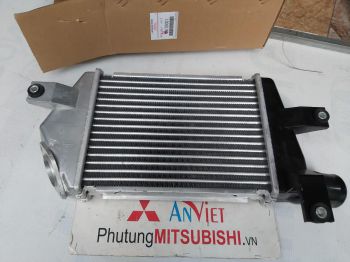 Két làm mát tubor xe Mitsubishi Pajero Sport hàng liên doanh
