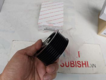 Puly trung gian máy phát xe Mitsubishi Pajero 