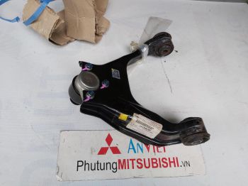 Càng A trên bên lái xe Mitsubishi Pajero Sport