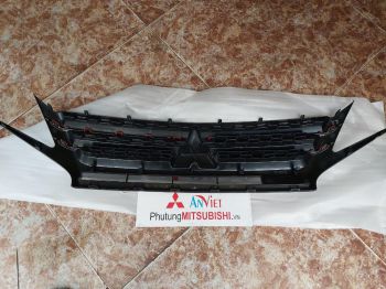 Mặt ca lăng xe mitsubishi Attrage 2020 Viền đỏ