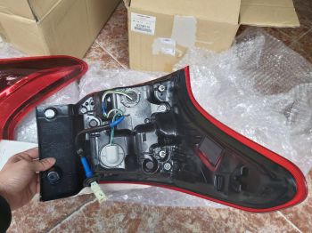 Đèn hậu Outlander