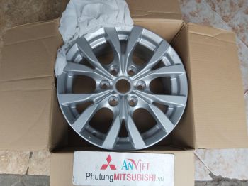 La zăng xe Mitsubishi Pajero 2013-2018