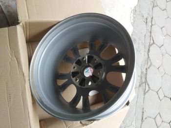 La zăng xe Mitsubishi Pajero Sport máy xăng