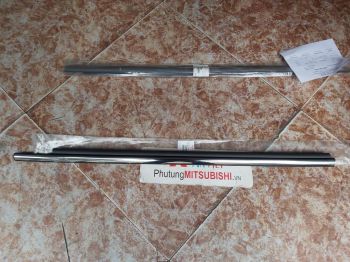 Nẹp chân kính xe Mitsubishi Pajero Sport