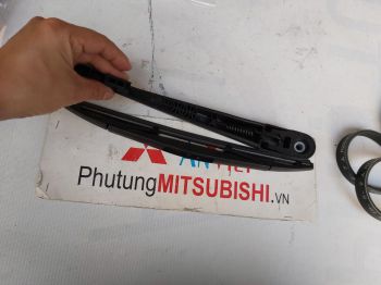 Chổi và cần gạt mưa xe Mitsubishi Pajero