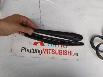 Chổi và cần gạt mưa xe Mitsubishi Pajero Sport