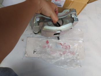 Cụm phanh xe Mitsubishi Triton