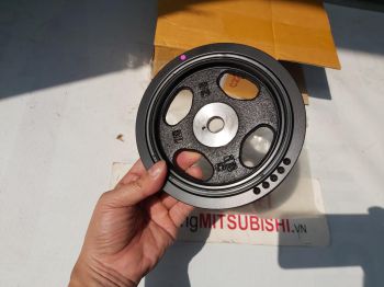 Puly đầu trục cơ mitsubishi Mirage
