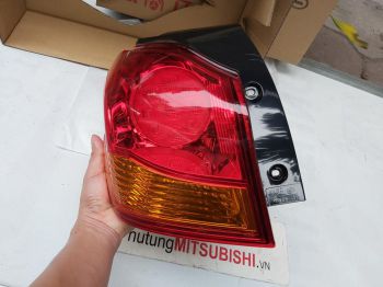 Đèn hậu bên lái xe Mitsubishi Outlander Sport