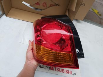 Đèn hậu xe Mitsubishi Outlander Sport