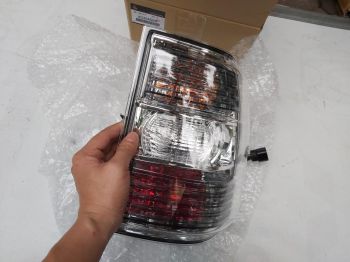Đèn hậu xe Mitsubishi Pajero ngân hàng V93