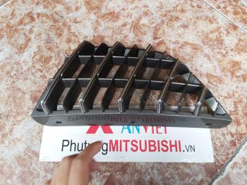 Mặt ca lăng xe mitsubishi Jolie 2004-2006