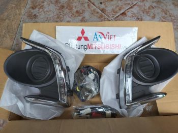 Ốp đèn ba đờ sốc trước xe Attrage có led 