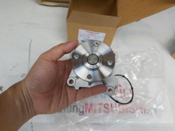 Bơm nước xe Xpander