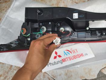 Đèn hậu xe Mitsubishi Pajero Sport 2018