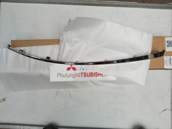 Ốp mạ ba đờ sốc miếng trên xe mitsubishi Xpander