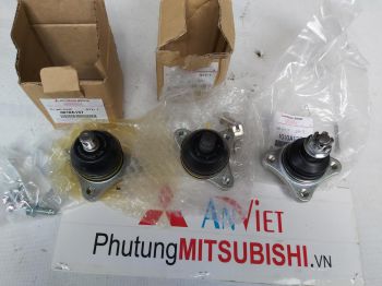 Rô tuyn đứng trên xe Mitsubishi Pajero V93