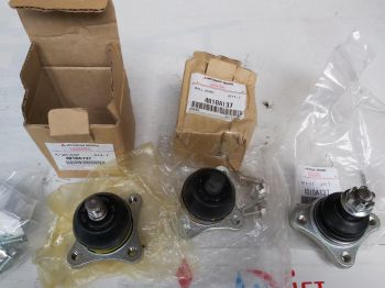 Rô tuyn đứng trên xe Triton