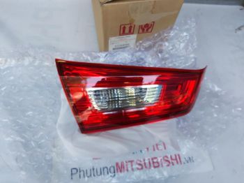 Đèn hậu trên cốp xe mitsubishi Outlander Sport