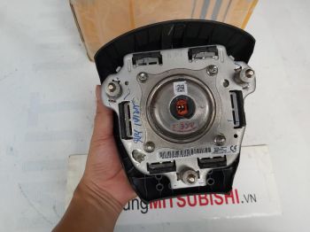 Túi khí bên lái xe mitsubishi Triton