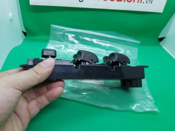 Công tắc lên xuống kính bên lái xe Pajero