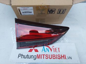 Đèn hậu miếng trên cốp xe mitsubishi Xpander 