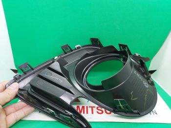 Ốp đèn sương mù xe Attrage 