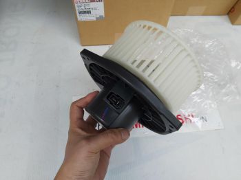 Mô tơ quạt dàn lạnh trong táp lô xe mitsubishi Pajero sport