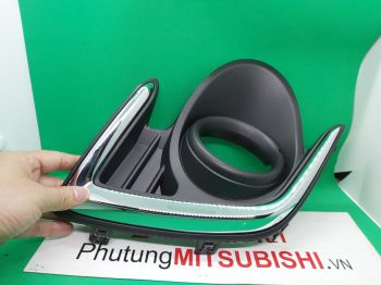 Ốp đèn gầm xe Attrage viền mạ crom